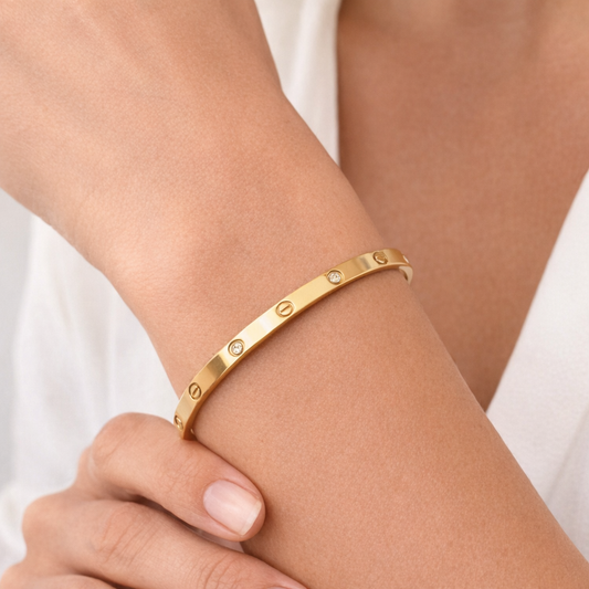Bangle con zirconia y relieve | dorado- stainless steel