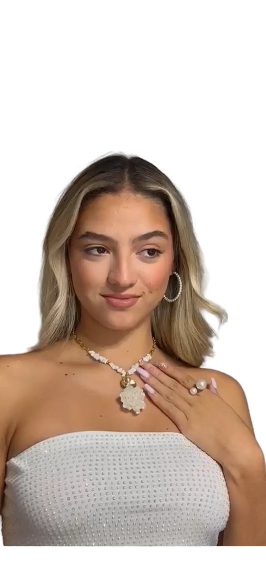Shell flower necklace | gold
