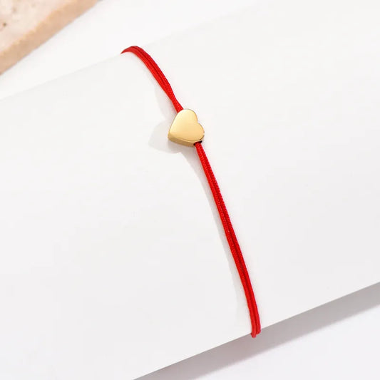 Pulsera de hilo rojo con corazón dorado