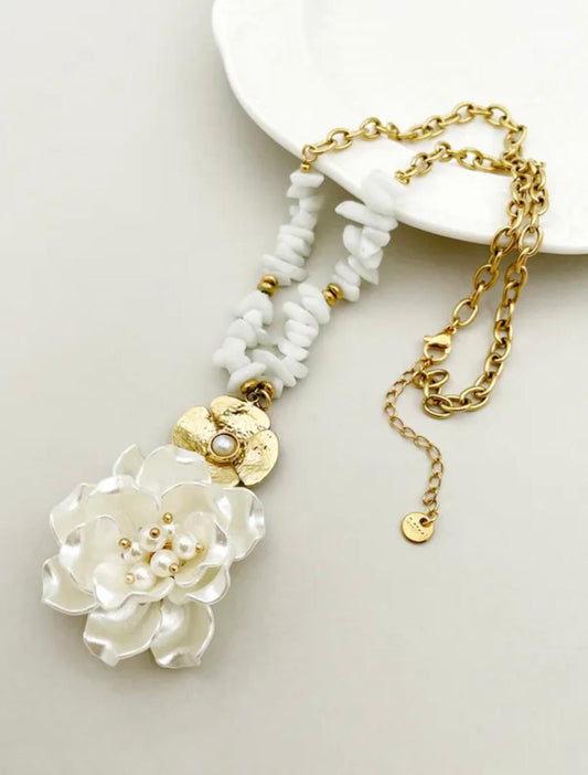 Collar flor de concha | dorado