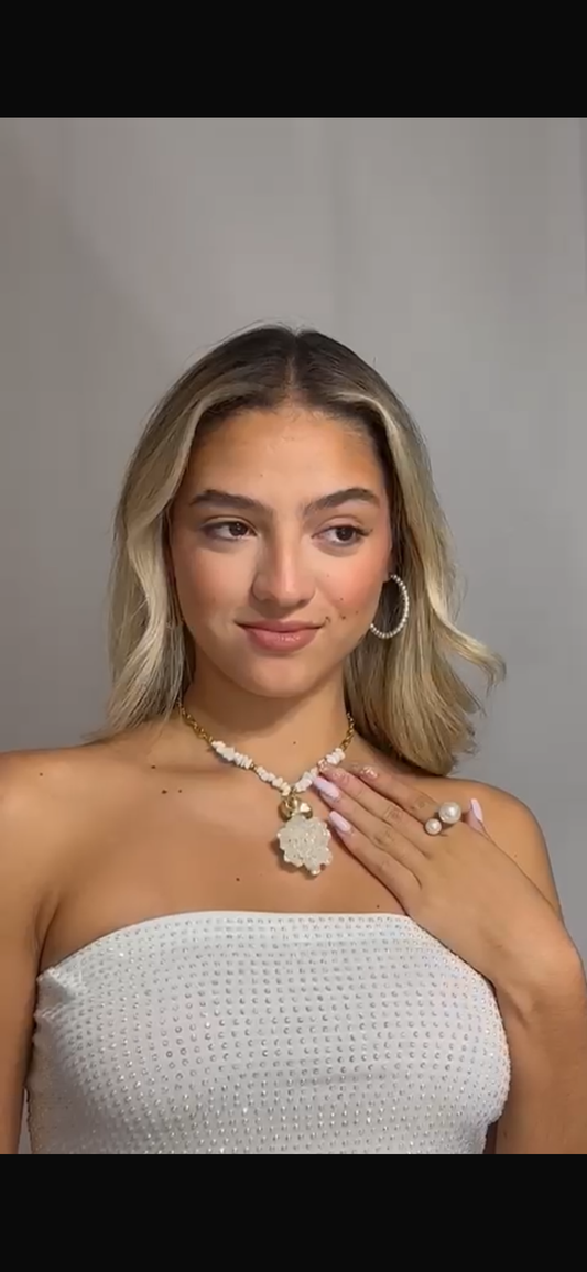 Collar flor de concha | dorado